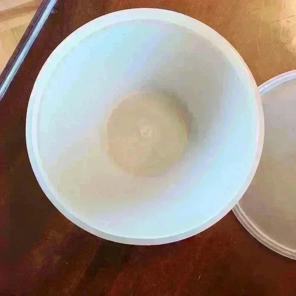 Vintage Tupperware Bowl with seal, mold  236 - Picture 2 of 4